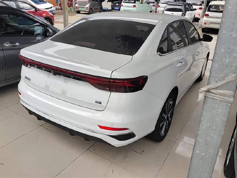 Geely Emgrand 1.5L Premium Edition фото 3