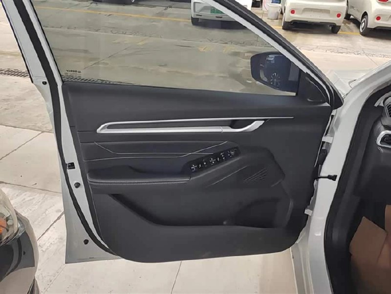 Geely Emgrand 1.5L Premium Edition фото 6