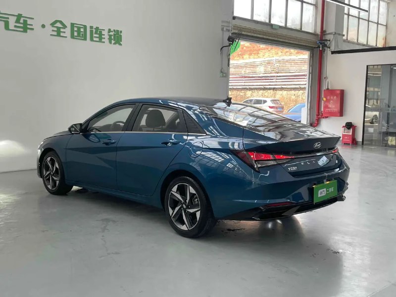 Hyundai Elantra GLX Elite фото 4