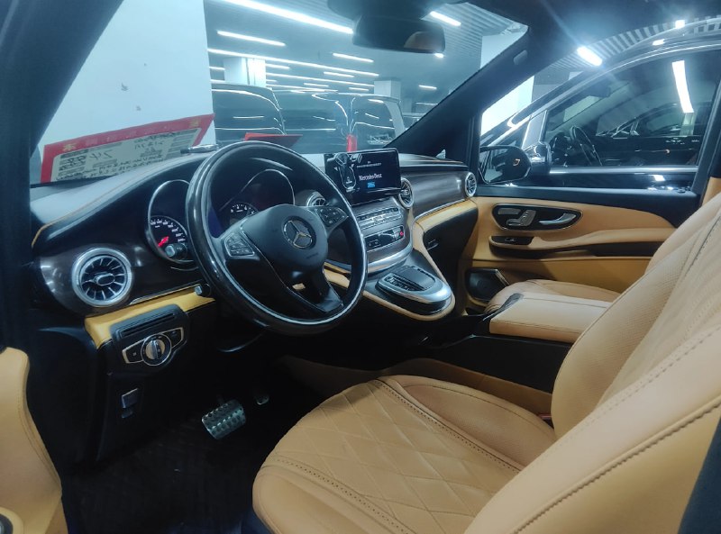 Mercedes-Benz V 260 Pilot Edition фото 7