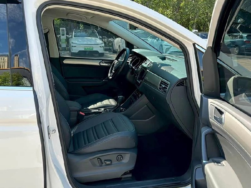 Volkswagen Touran-L 280TSI фото 6